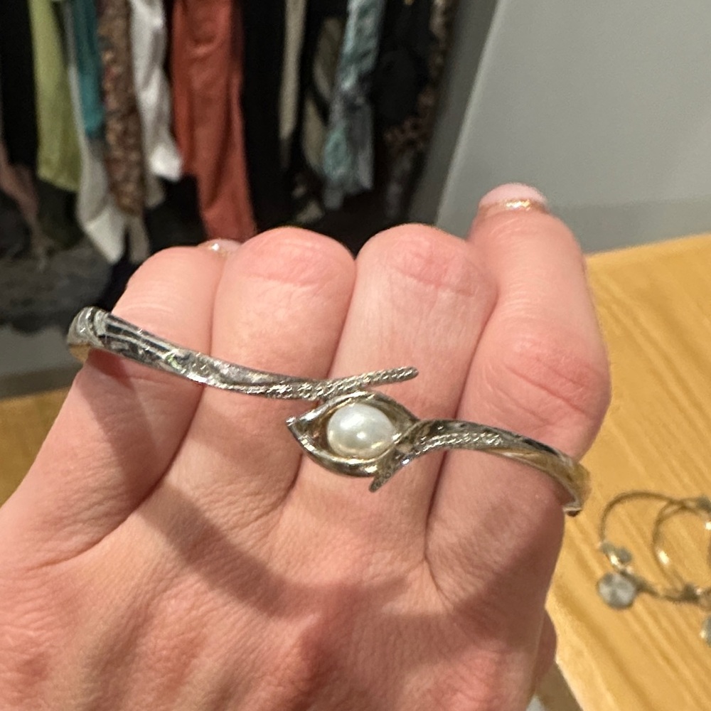 Elegant Silver Pearl Bangle - Picture 5 of 7